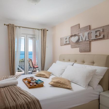 Luxury Seafront Villa With Heated Pool, Jacuzzi, Sea View, 150 M From Beach Stanici Extérieur photo