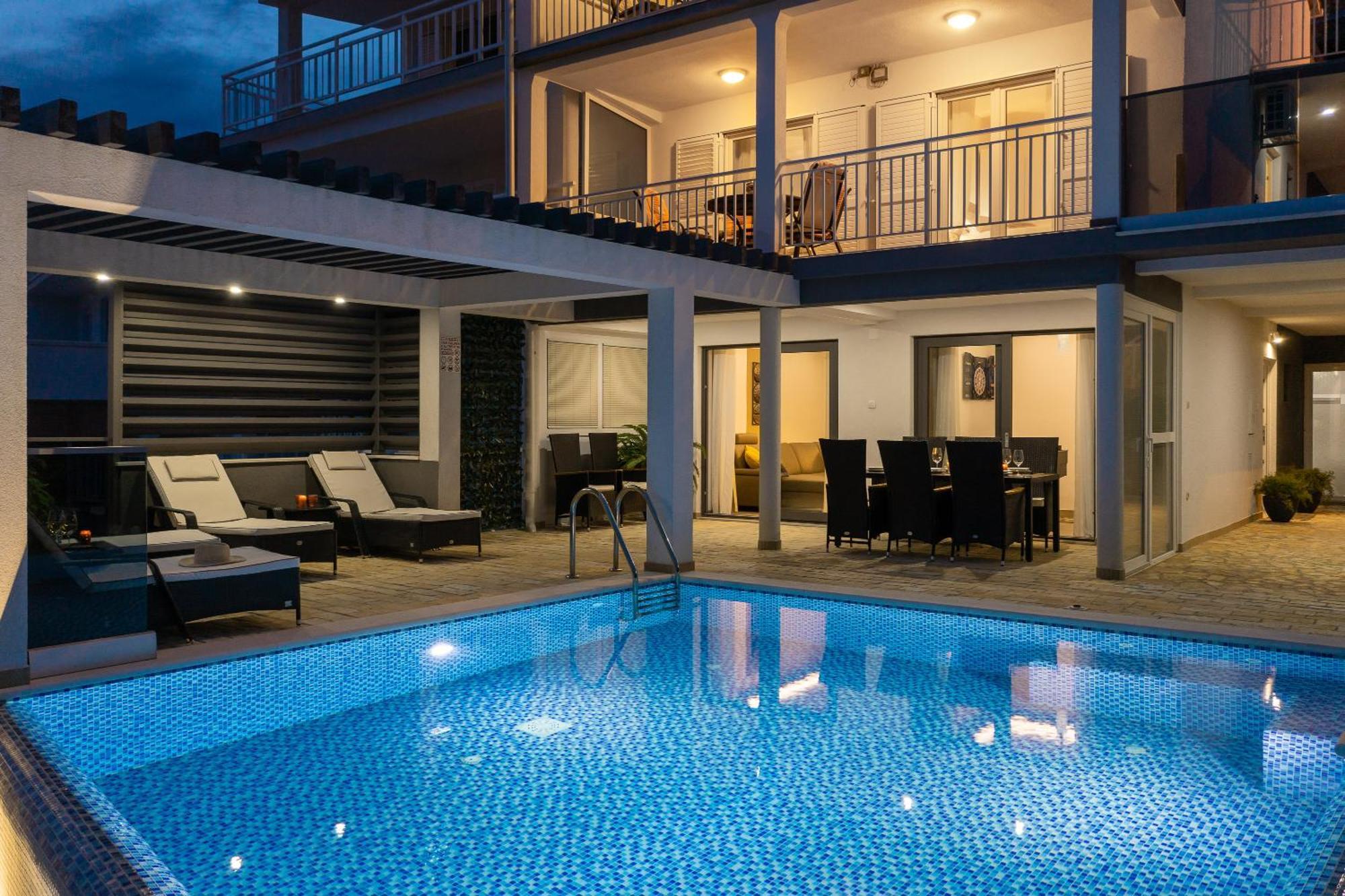 Luxury Seafront Villa With Heated Pool, Jacuzzi, Sea View, 150 M From Beach Stanici Extérieur photo